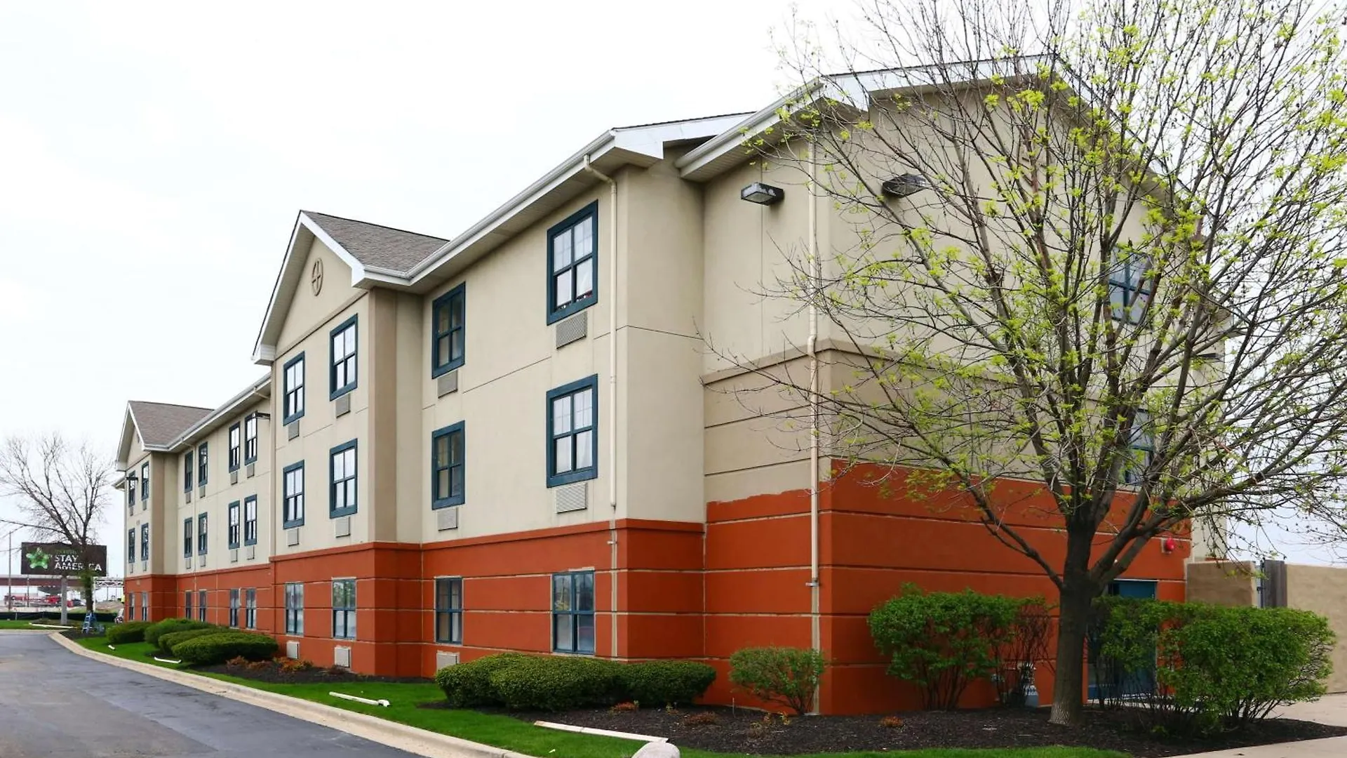 Staying in Illinois: 4 Extended Stay America Hotels Compared